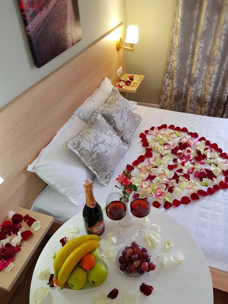 Sky Hotel Бишкек Екстериор снимка